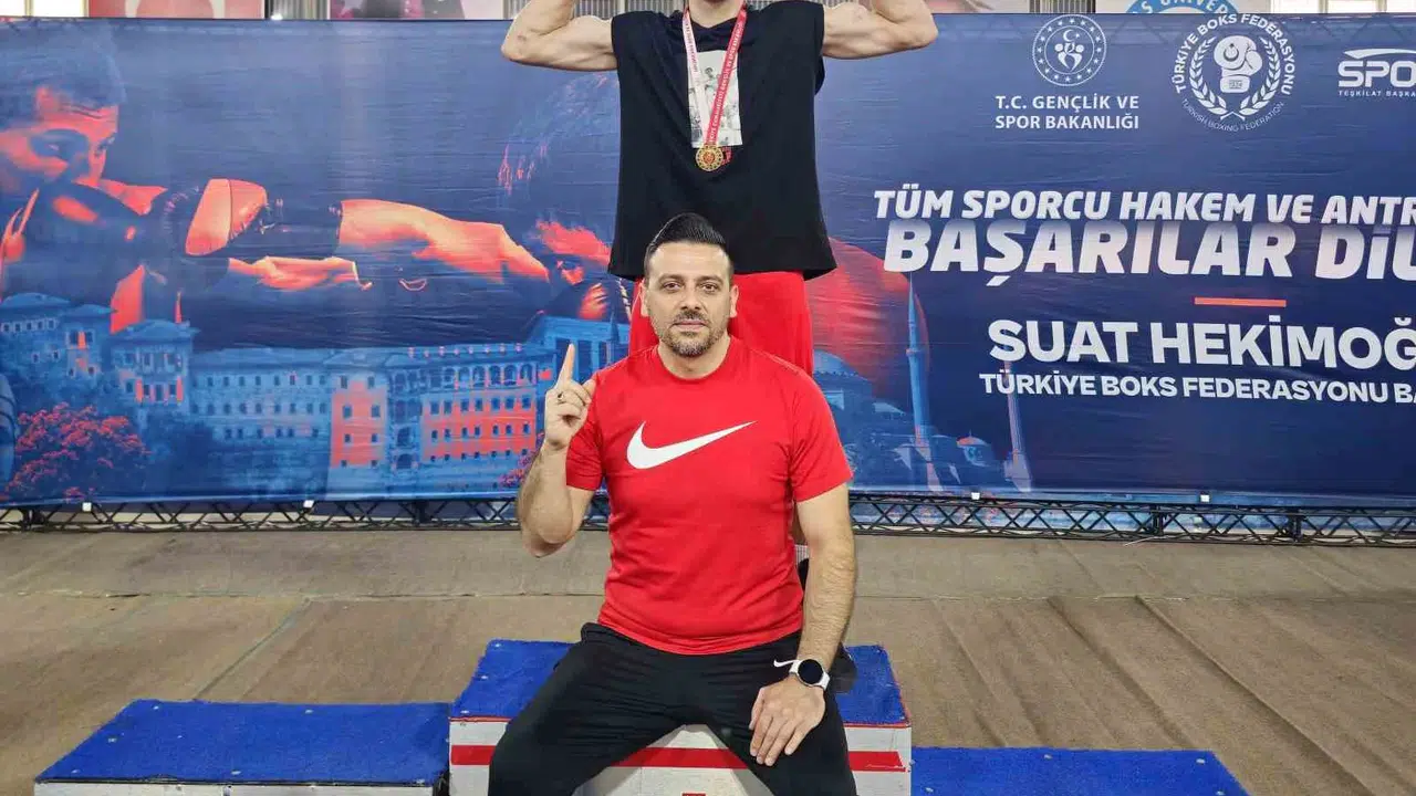 Ringde fırtına gibi esti: Aydınlı boksör rakiplerine nefes aldırmadı