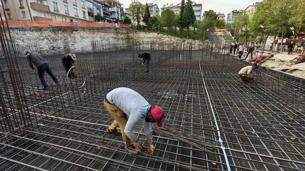 Demirci’de gençliğin geleceği için ilk harç döküldü: Sosyal yaşamın yeni merkezi yükseliyor