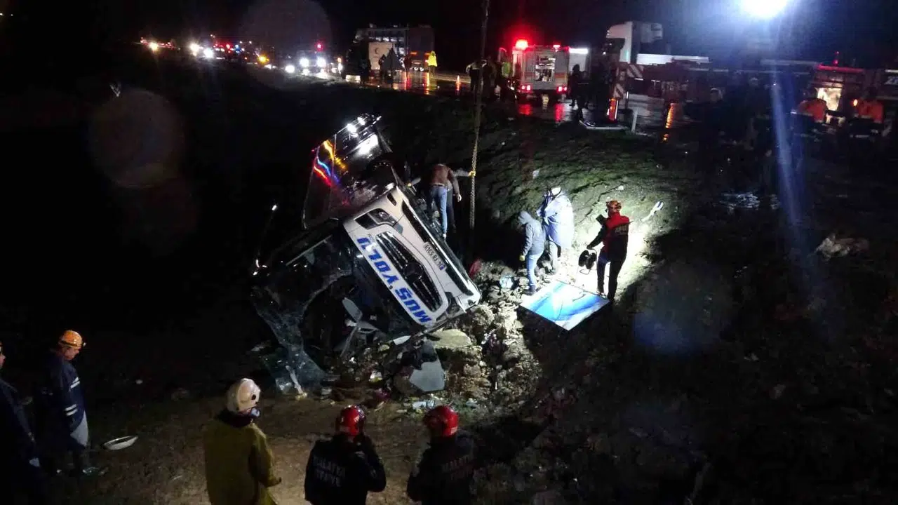 Malatya'da yolcu otobüsü faciası: 3 can kaybı, 22 yaralı
