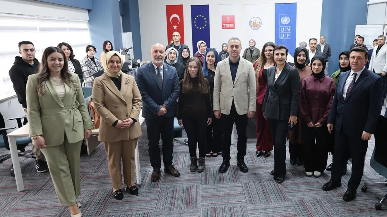 Sivas’ta dijital dönüşüm rüzgarı: Geleceğin yazılımcıları bu merkezde yetişecek