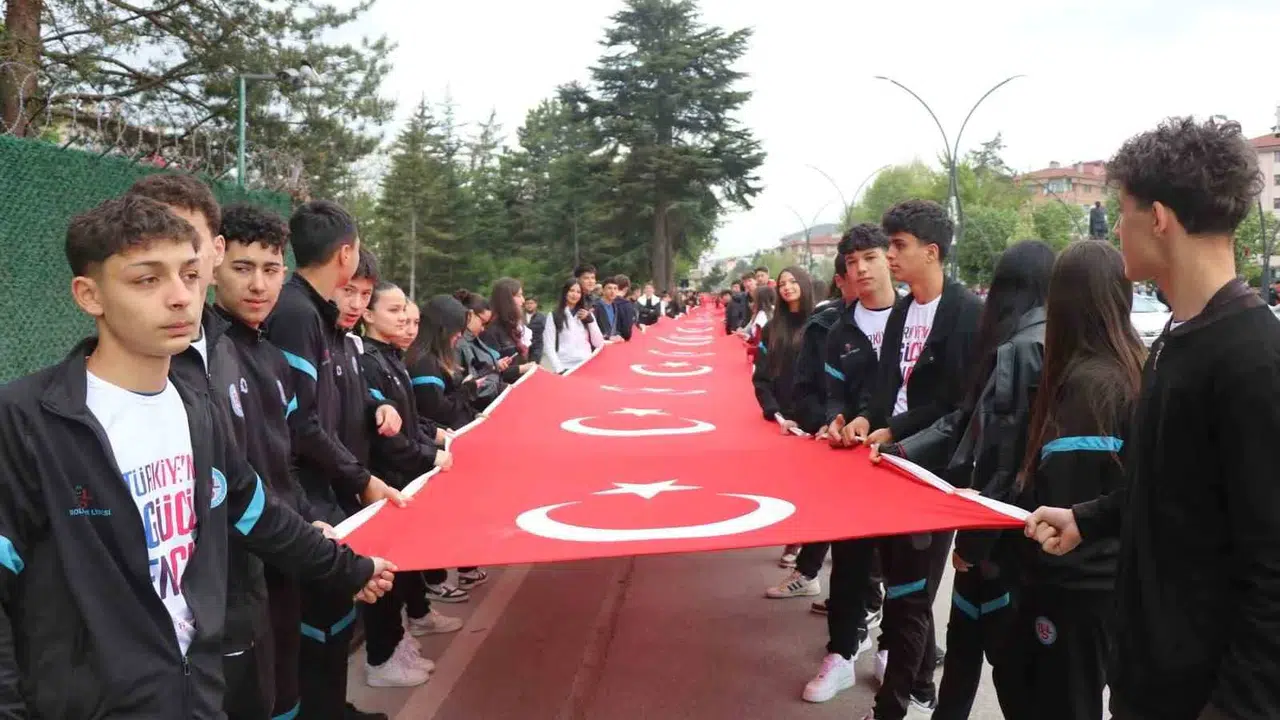 Dört Şehirde Tek Yürek: 19 Mayıs Coşkusu Meydanlara Sığmadı