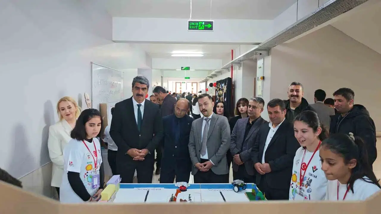 Geleceğin mucitleri Aşkale'de sahneye çıktı: Koçak Ortaokulu'nda bilim rüzgarı esti