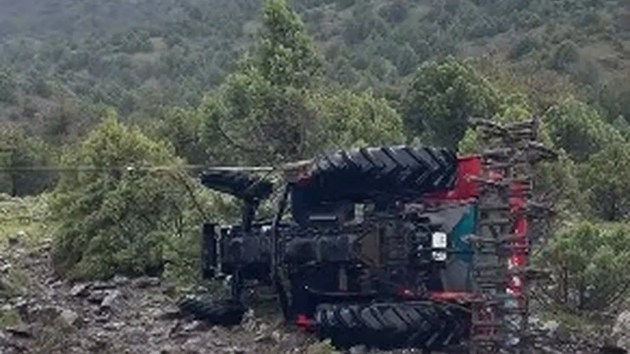 Çorum’da tarım aracı dehşeti: Direksiyon hakimiyetini kaybedince şarampole uçtu