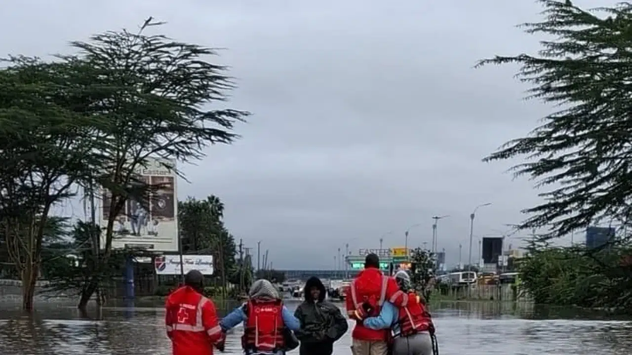 Kenya’da felaket tablosu: Şiddetli yağışlar can aldı, ulaşım felç oldu
