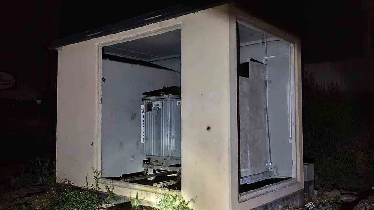 Kırıkhan’da vicdansız hırsızlık: 10 binden fazla hane karanlığa gömüldü