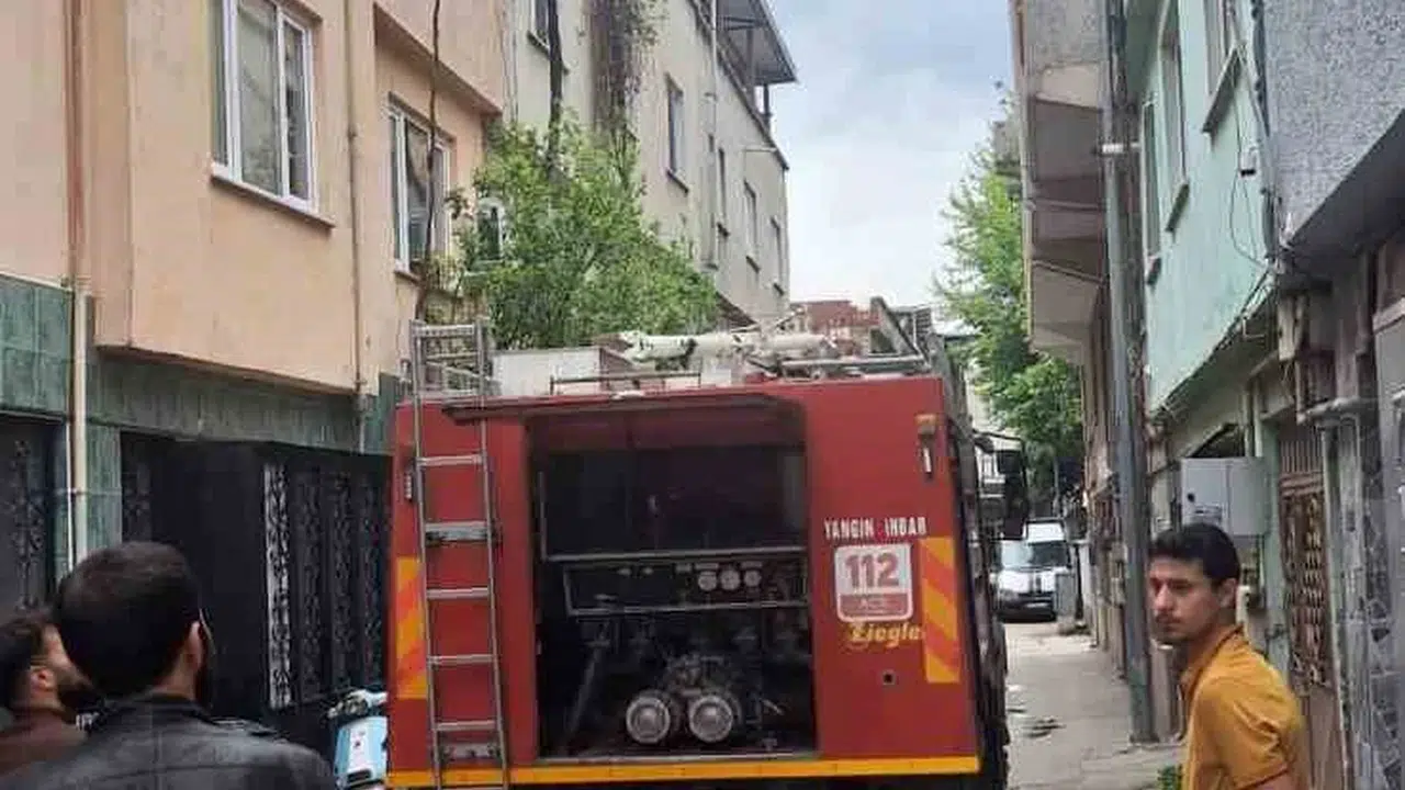 Bursa’da geceyi aydınlatan alevler: Mahalleliyi sokağa döken yangın kontrol altına alındı
