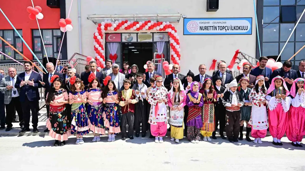 Eskişehir’in eğitim vizyonuna dev yatırım: İki yeni okul kapılarını öğrencilere açtı