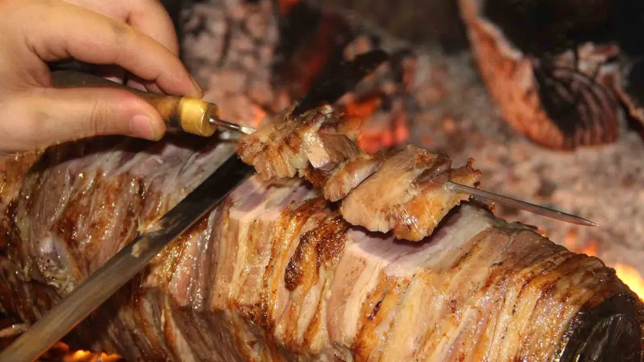 Erzurum’un lezzet elçisi dünya devlerini geride bıraktı: Cağ kebabı zirveye göz kırpıyor