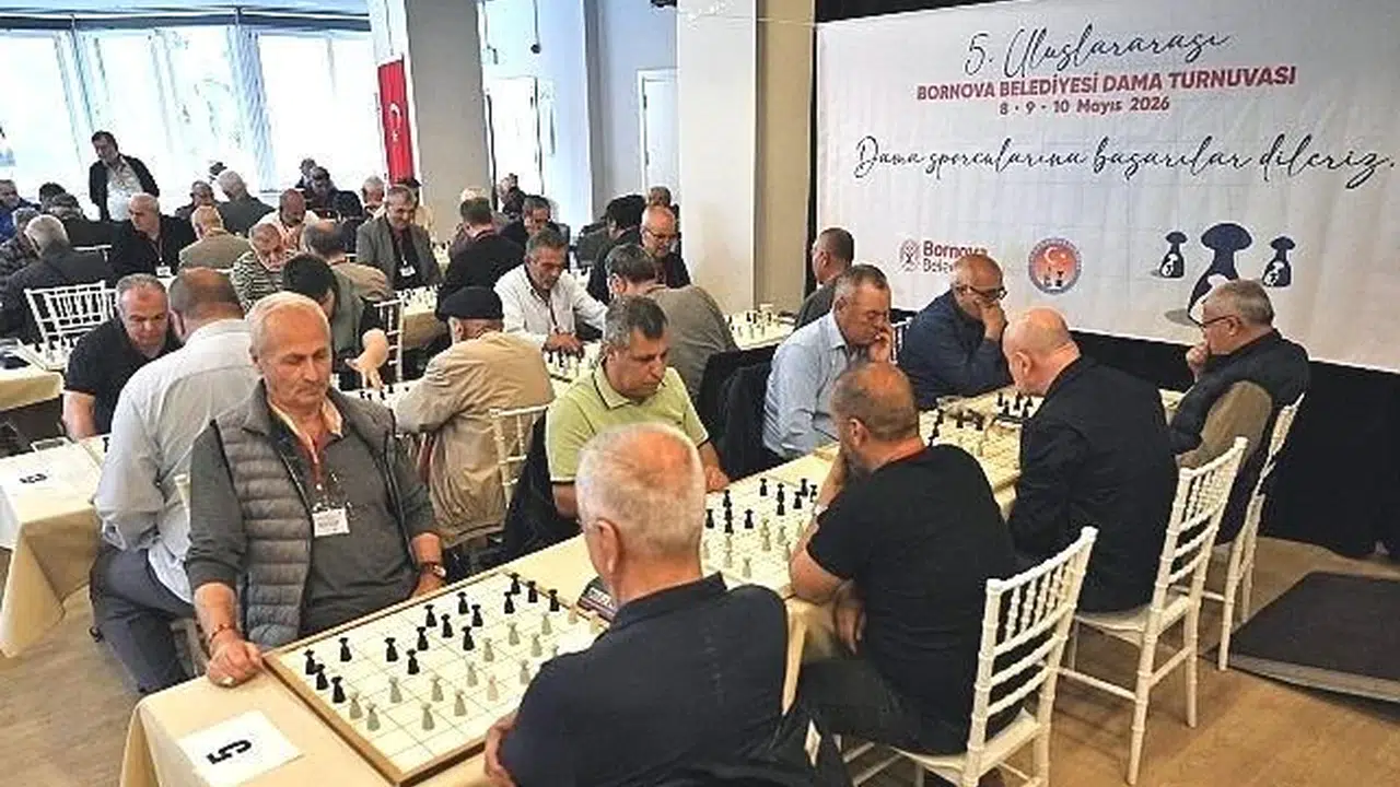 Zeka oyunlarının ustaları İzmir’de buluştu: Muşlu Ahmet Tokmak kürsüye adını yazdırdı