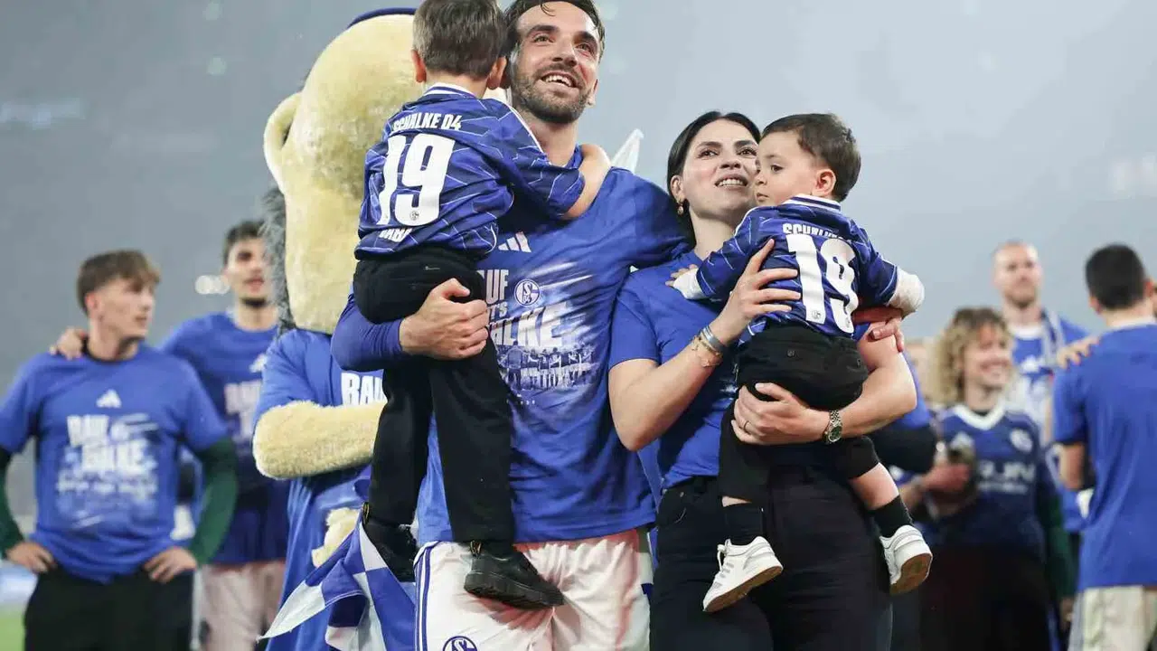 Alman futbolunun köklü çınarı yeniden zirvede: Kenan Karaman attı, Schalke 04 Bundesliga'ya döndü