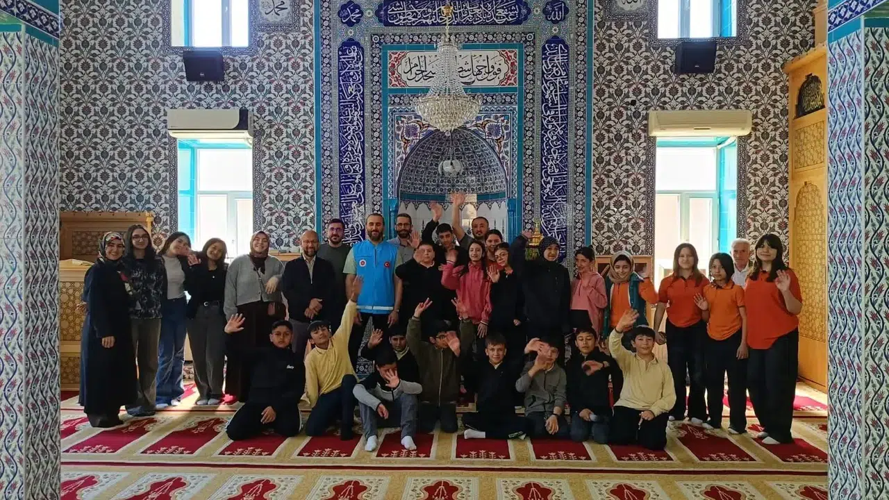 Gençlerin cami kültürüyle buluşması: Uluzafer Camii'nde anlamlı gün
