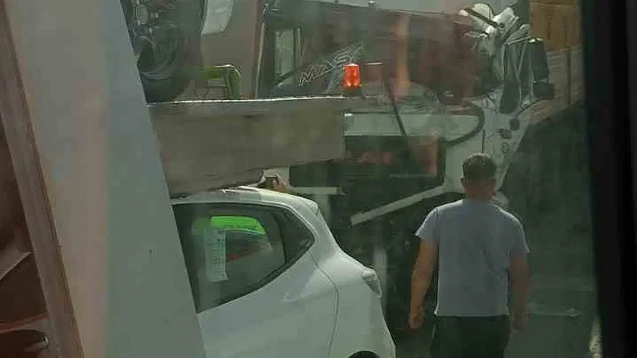 Eskişehir'de korkunç kaza: Trafik ışıklarında duramayan tır, otomobil taşıyıcısına arkadan çarptı