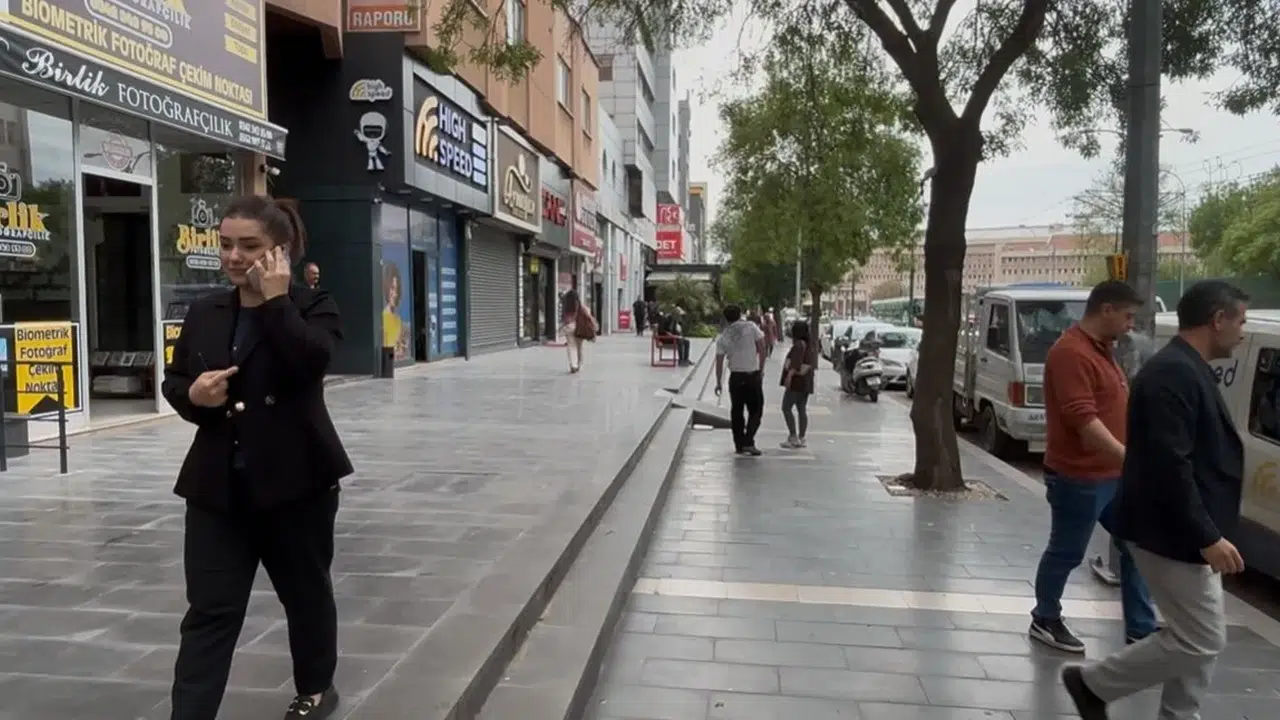 Malatya sallandı, çevre iller sokağa döküldü: Gaziantep’te deprem paniği