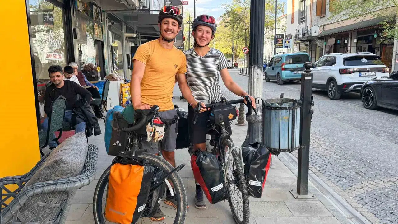 Fransa’dan pedallara bastılar: 10 bin kilometrelik dev yolculukta durak Erzincan oldu