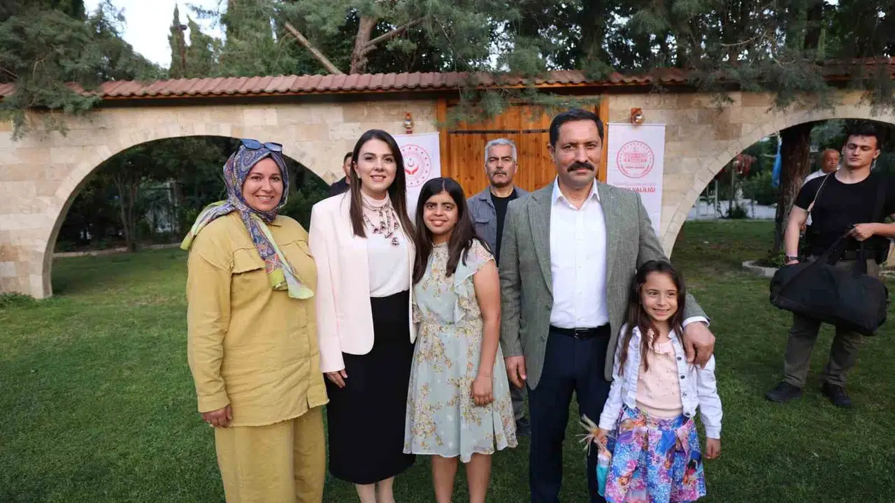Hatay’da Anneler Günü’nde duygusal buluşma: Devletin şefkat eli annelerin üzerinde