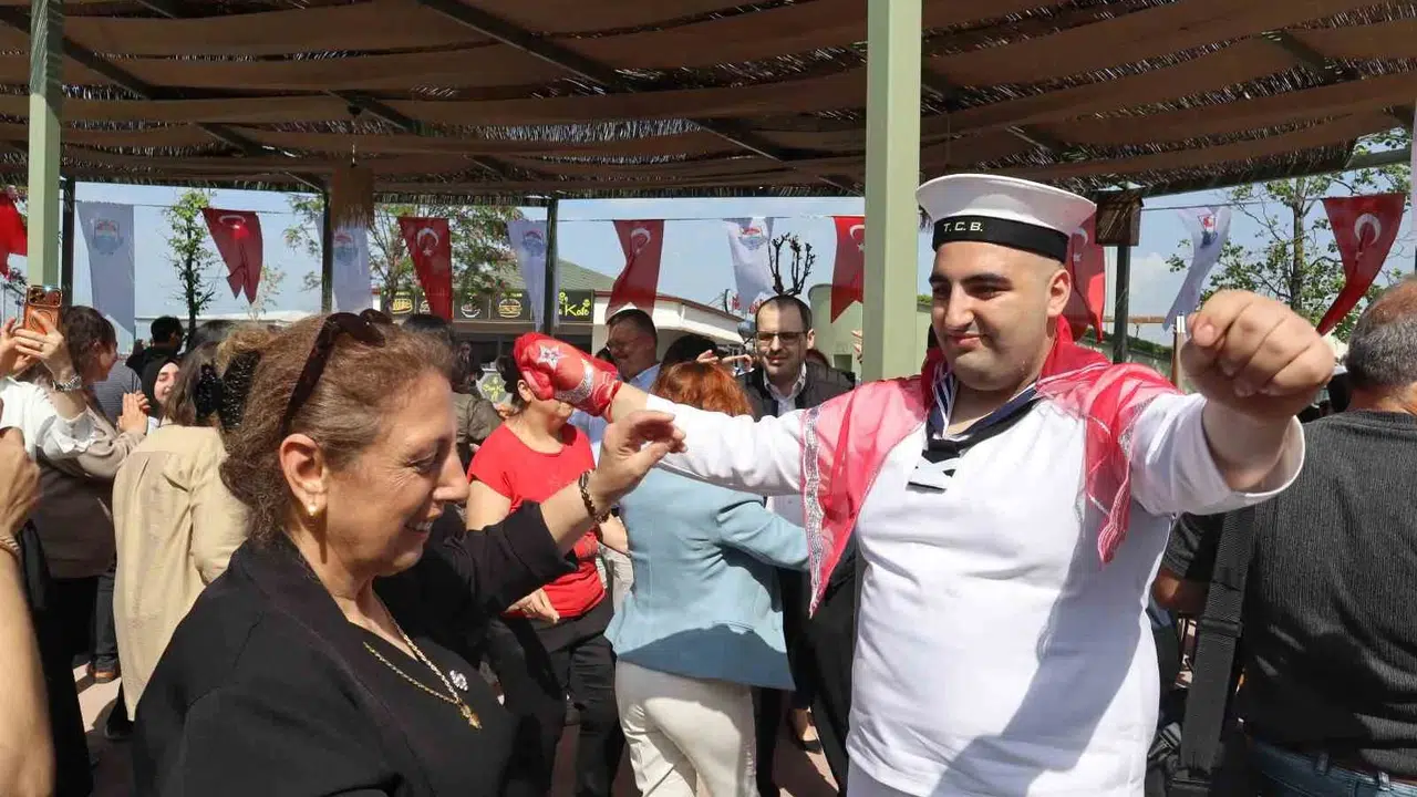 Yalova’da üniforma heyecanı: Engelli gençler için kına gecesi düzenlendi