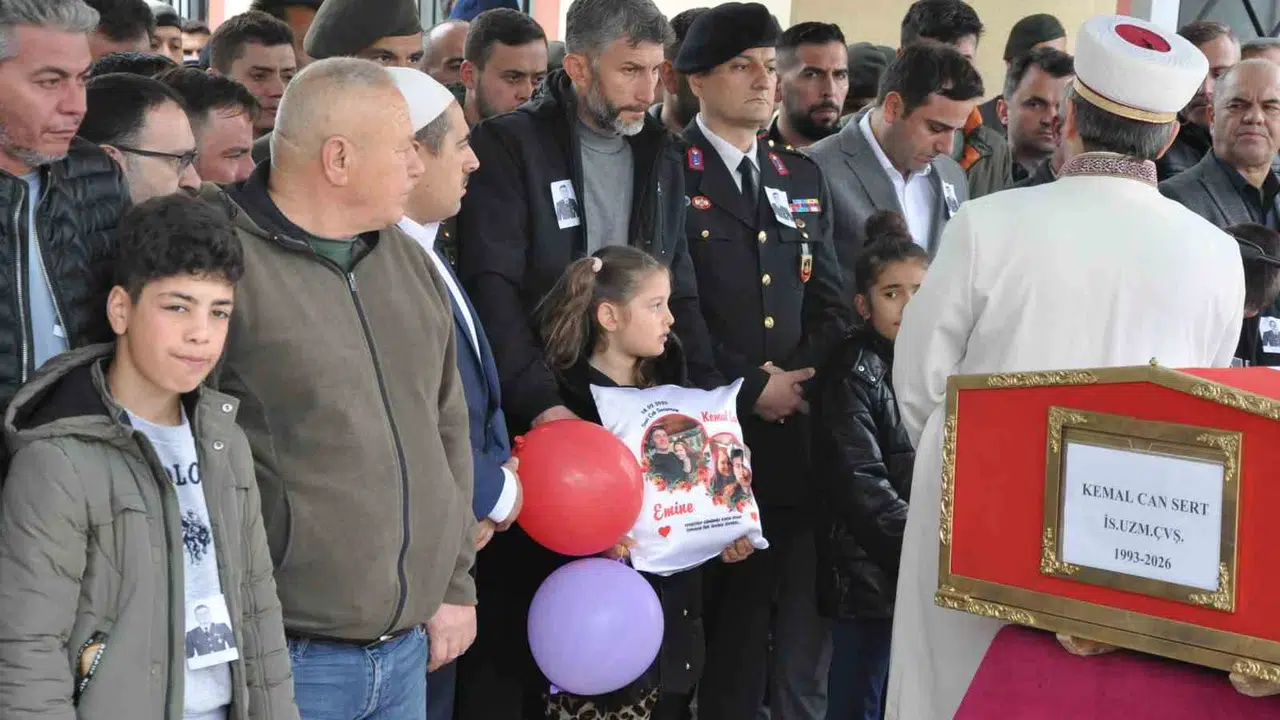 Otobüs faciasında hayatını kaybeden kahraman asker son yolculuğuna uğurlandı: Manisa’da gözyaşları sel oldu