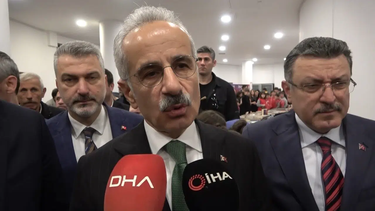 Malatya'daki deprem sonrası Bakan Uraloğlu'ndan ilk açıklama: Sahadan gelen bilgiler umut verici
