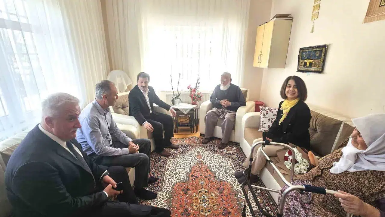 Vali Tavlı’dan vefa ziyareti: Şehit ailesinin Anneler Günü’nde kapısını çaldı