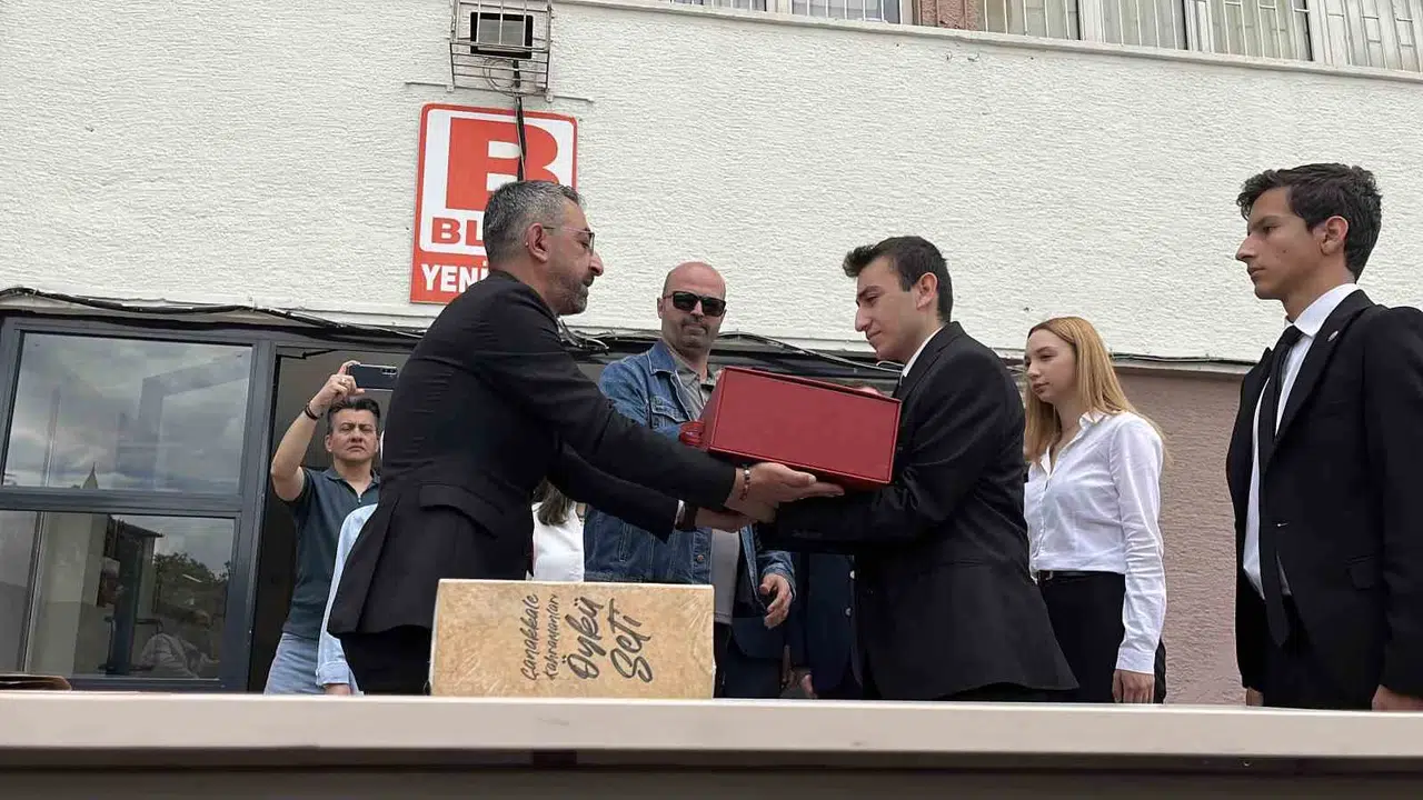 Çanakkale’den Konya’ya onur yolculuğu: Şehitlerin emaneti artık tarihi lisede dalgalanacak