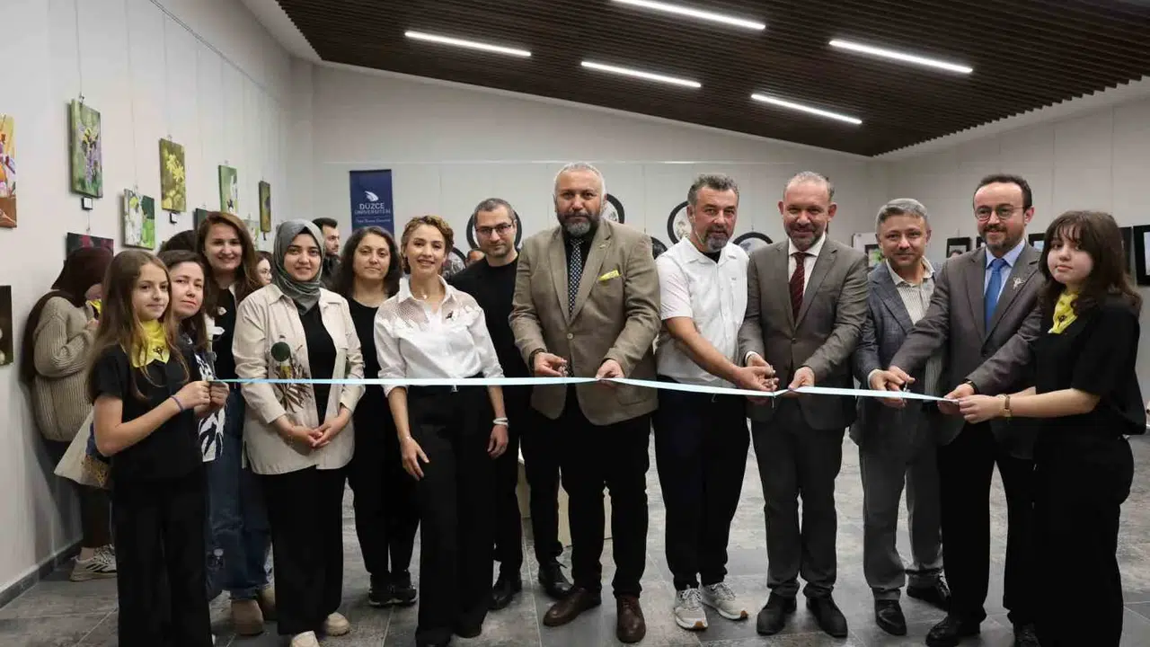 Doğanın gizli kahramanları tuvale yansıdı: Yaban arıları sanatla anlatılıyor