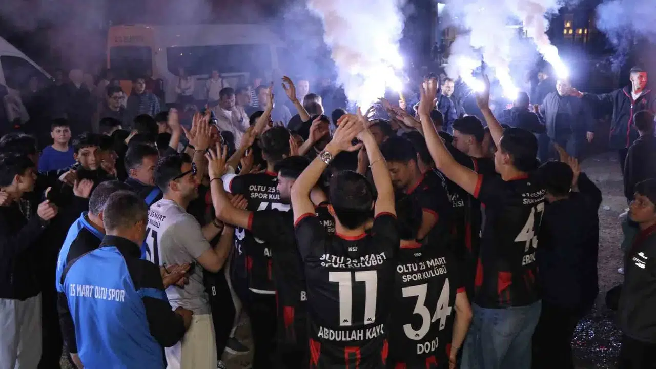 Oltu'da şampiyonluk ateşi yandı: Namağlup zafer meydanları inletti