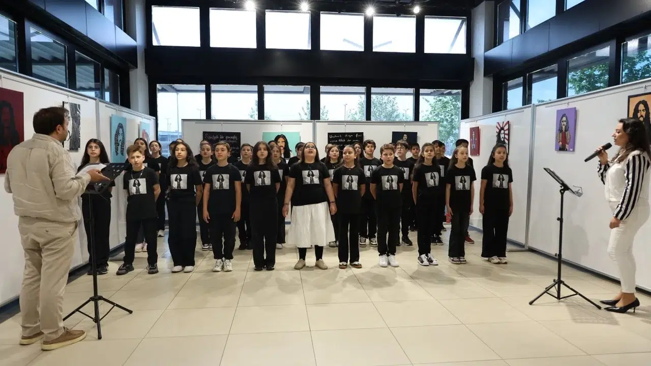 Gönüllerdeki Barış Manço şarkıları tuvale döküldü: Genç yeteneklerden anlamlı vefa