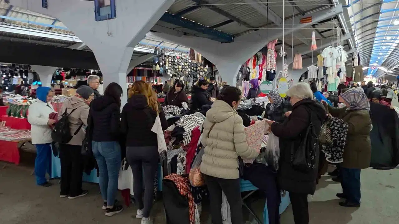 Edirne’de kepenkler yeniden kalktı: Balkan Pazarı heyecanı esnafın yüzünü güldürdü