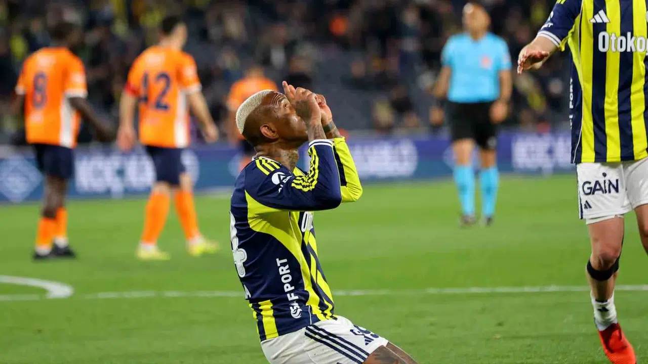 Kadıköy'de Talisca resitali: Başakşehir savunmasını tek başına dağıttı