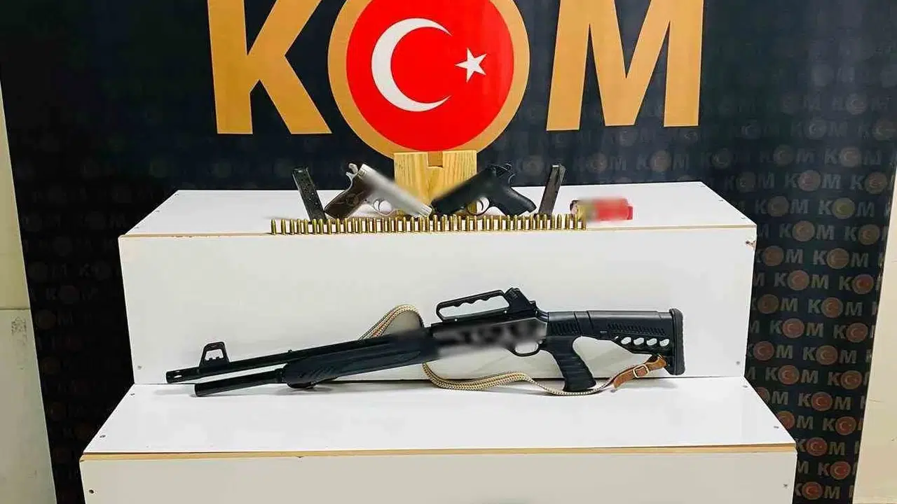 Van'da kaçakçılara geçit yok: Emniyetin operasyonlarında 4 kişi demir parmaklıklar ardında