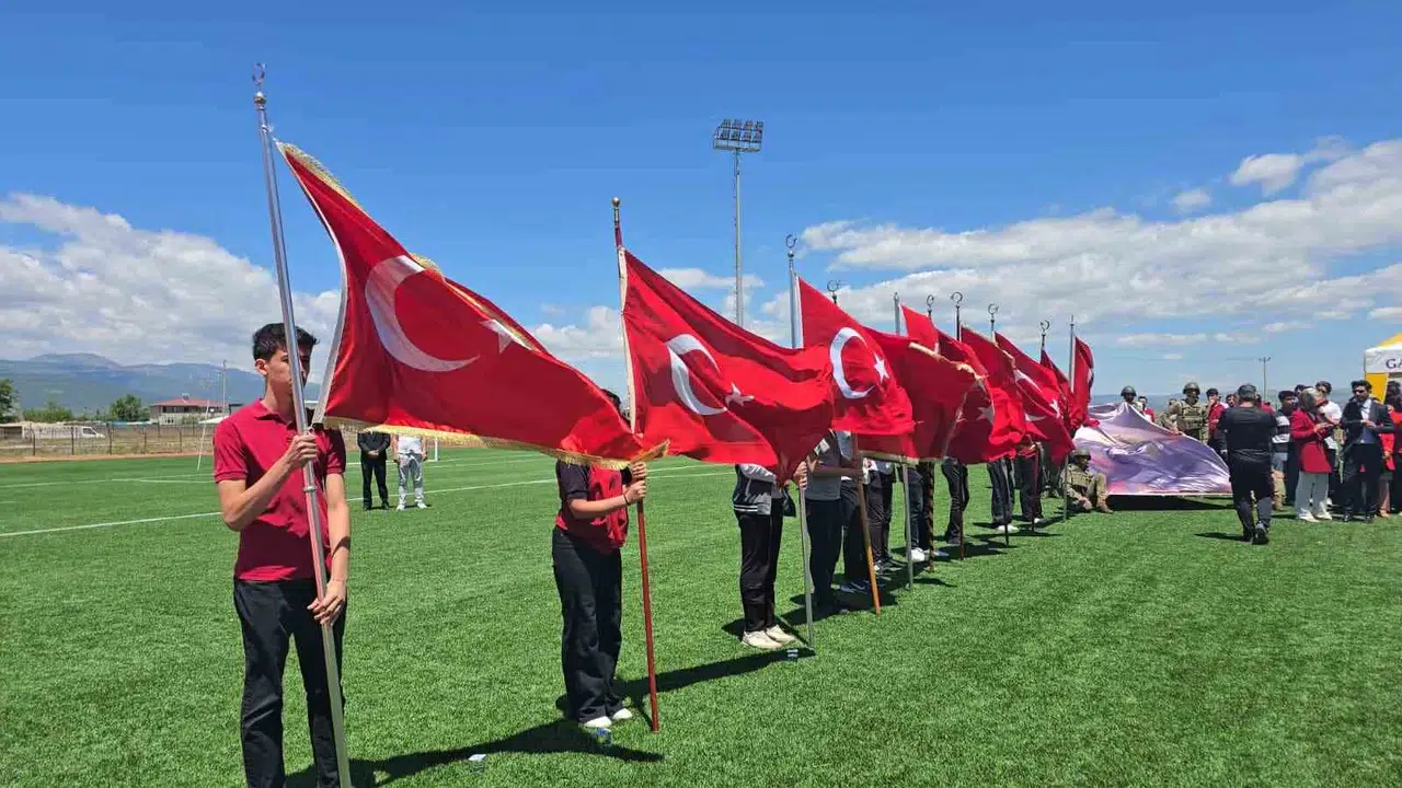 İslahiye’de bayram coşkusu: Gençler 19 Mayıs’ı stadyumda taçlandırdı