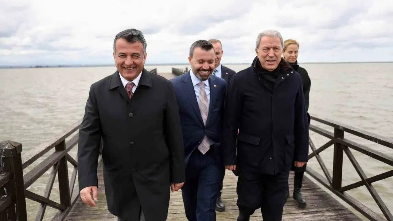 Hulusi Akar'dan Samsun'un doğa harikasına yakın markaj: Kuş Cenneti'nde kadın emeğine tam destek