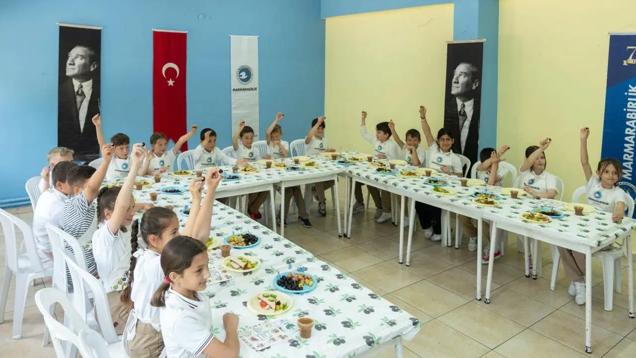 Zeytin ağacının gölgesinde büyüyen nesiller: Minik şefler mutfağa girdi