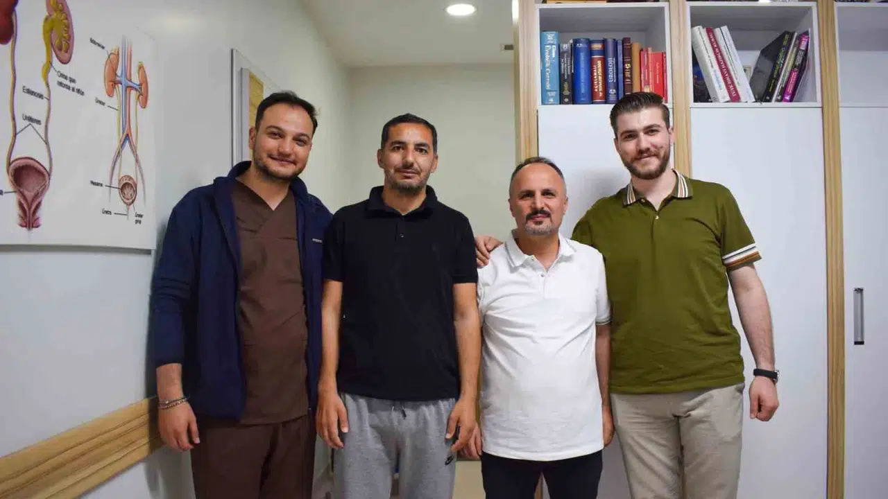 7 kez ameliyat oldu, sonuç alamadı: Çareyi yanak dokusunda buldu