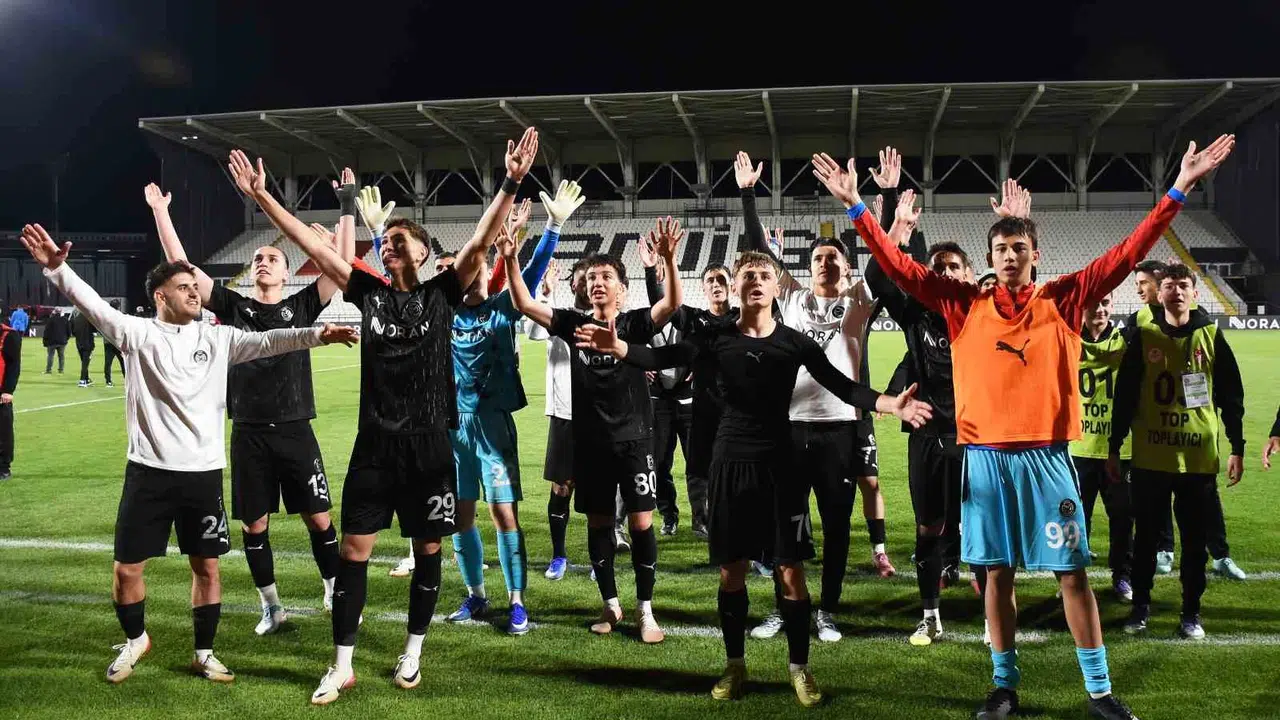 Manisa FK’da istikrar arayışı: Play-off hayali başka bahara kaldı