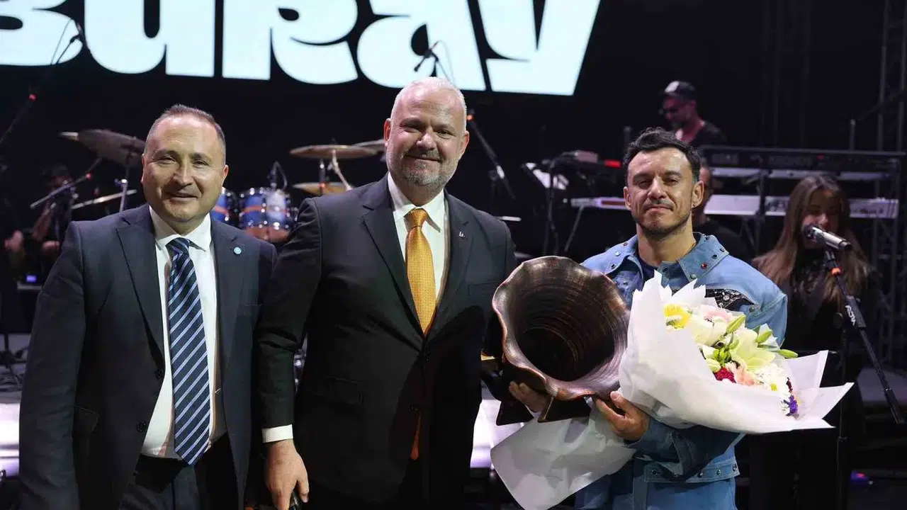 Başkan Pehlivan’dan gençlere çağrı: Menemen artık sizin de eviniz