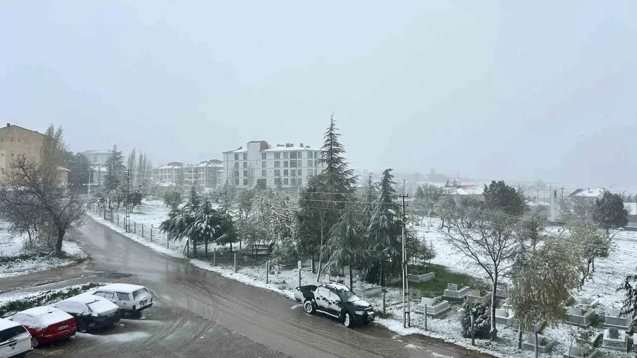 Mayıs ayında kış sürprizi: Eskişehir’in yüksek kesimleri beyaza büründü