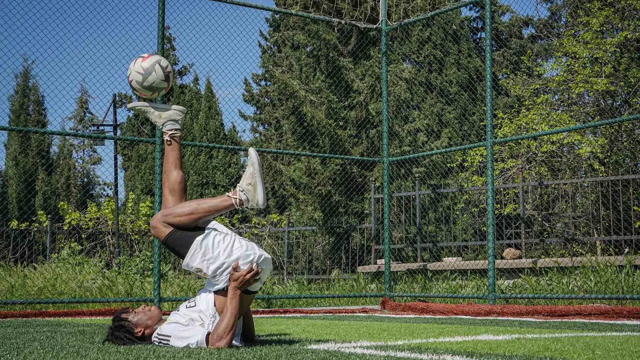 Bursa sokaklarında Ronaldinho rüzgarı: Mekatronik öğrencisi mahallenin yeni yıldızı oldu