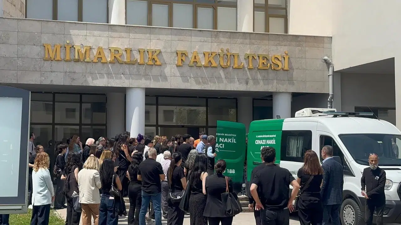 Sanat dünyasının acı kaybı: Mersin Üniversitesi sevilen akademisyenine veda etti