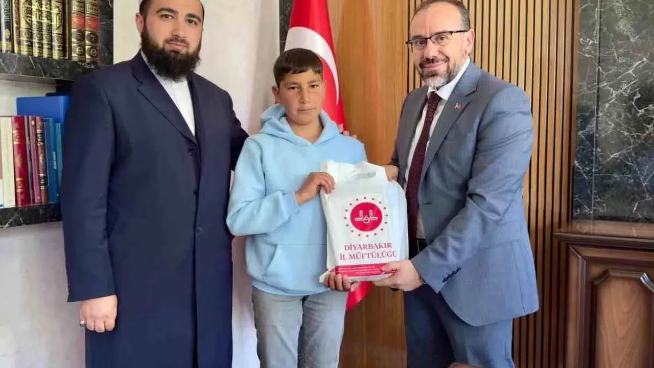 Küçük Yusuf'un büyük yüreği: Kumbarasındaki harçlıklarla cami inşaatına umut oldu