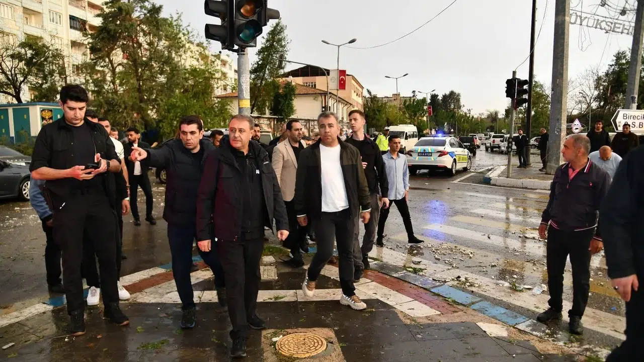 Şanlıurfa’da kabus dolu saatler: Fırtına ve sağanak hayatı felç etti
