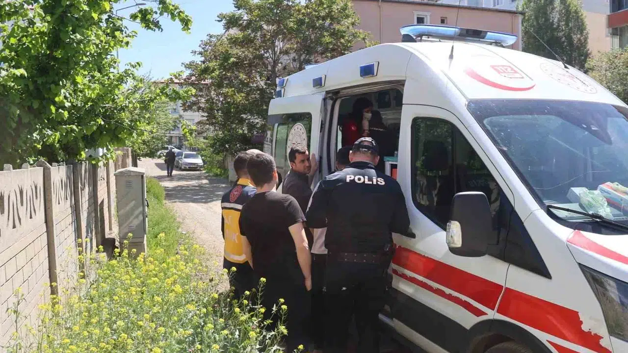 Iğdır’da korku dolu anlar: Alevlerin arasında kalan aileyi büyük oğul kurtardı
