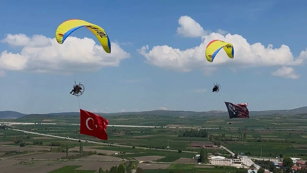 Gökyüzünde bayram coşkusu: Eskişehir semalarında anlamlı kutlama