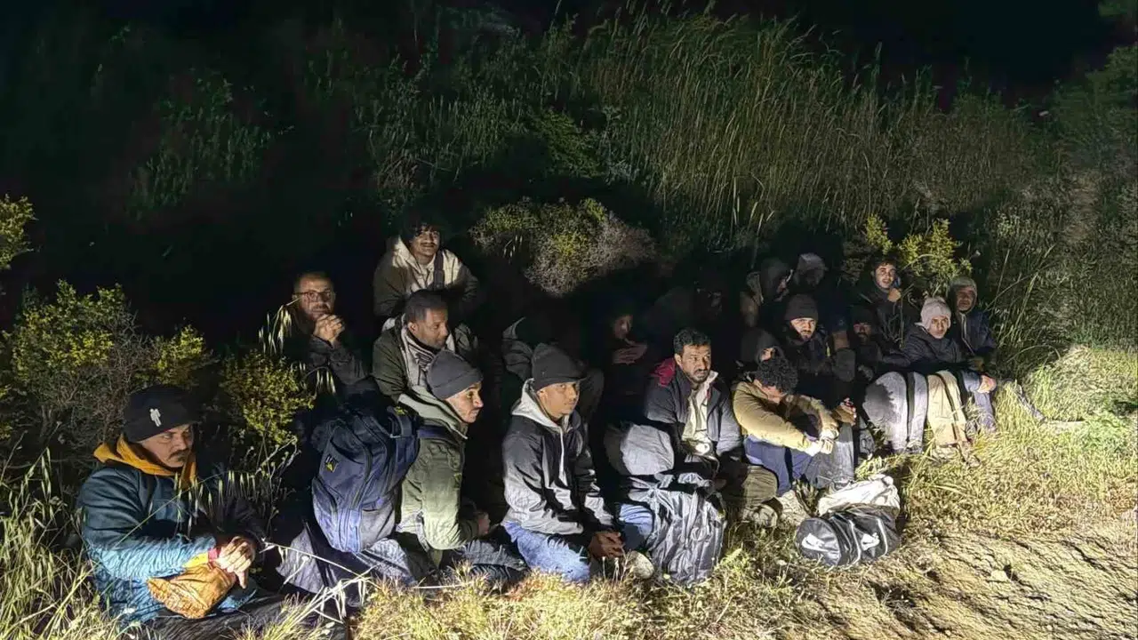 Çeşme’de gece operasyonu: Göç yolunda yakalandılar, organizatör demir parmaklıklar ardında