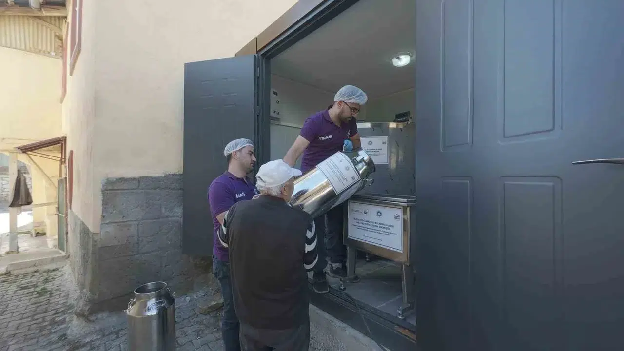 İspir’de süt üreticisine büyük müjde: 9,5 milyonluk yatırımla kırsal ekonomide altın çağ başlıyor