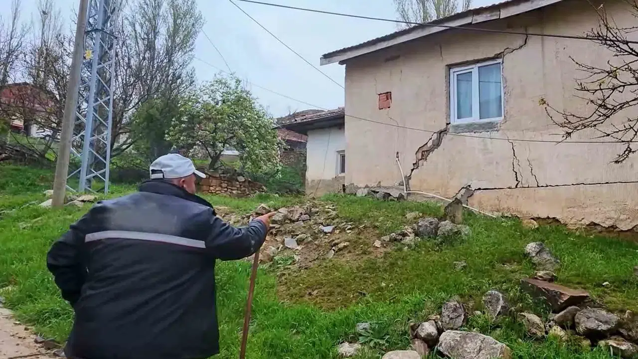 Kırıkkale’de felaketin ardından devlet şefkati: 9 evin zarar gördüğü köyde yaşlı çiftin yüzü güldü