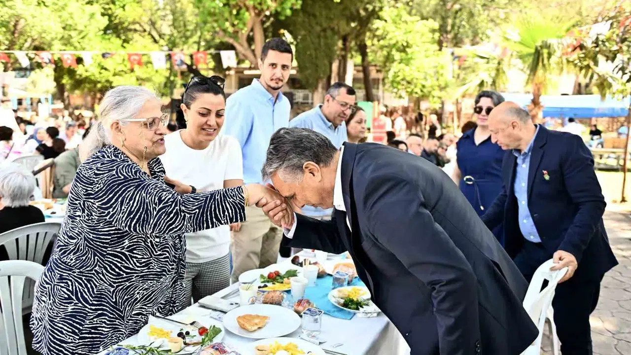 Evlat acısını vatan sevgisiyle harmanlayanlar: Antalya'da şehit ve gazi anneleri unutulmadı