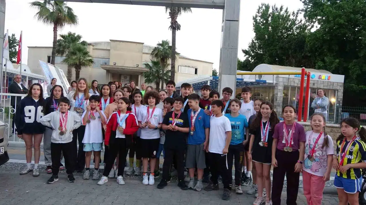 Madalyalı yüzücülerin isyanı: Marmaris’te havuz kapandı, çocuklar yollara düştü