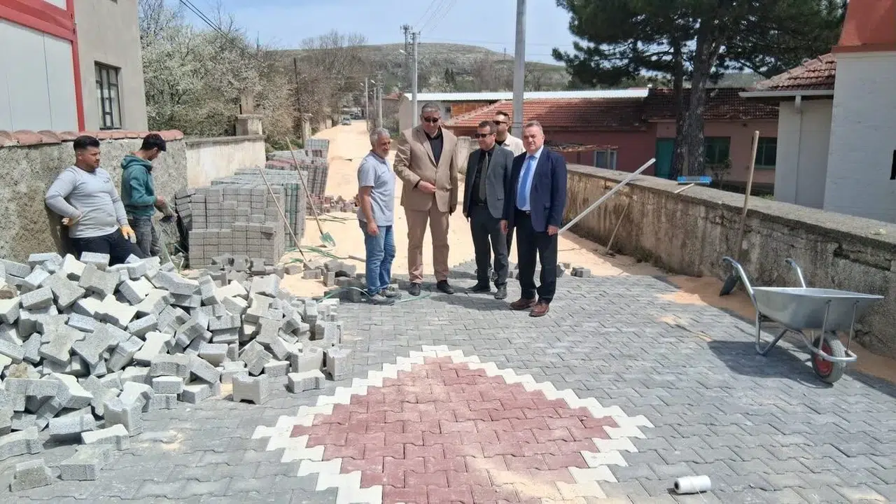 Bozüyük’te köy yollarına modern dokunuş: Kaymakam Öztürk sahaya indi