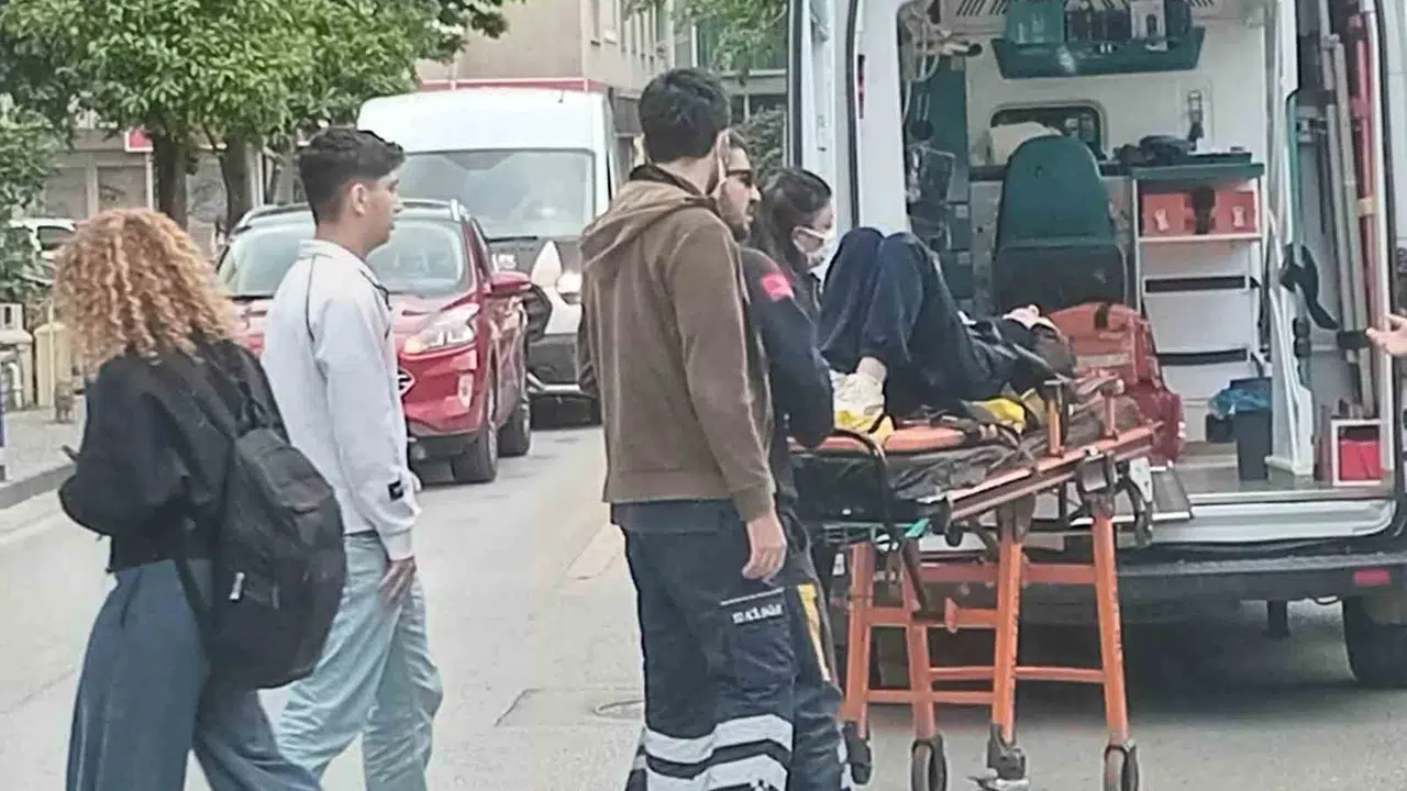 Efeler'de korkutan kaza: Motosikletli sürücü hastanelik oldu